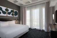 Hyatt House LAX Century Blvdにあるベッド