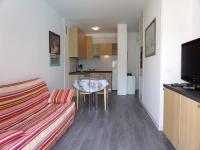 Kuchyňa alebo kuchynka v ubytovaní Excellent flat with AC, shared pool and parking