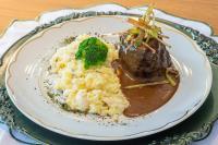 ホテルの敷地内または近くでの食事または食べ物