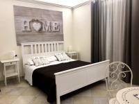 A bed or beds in a room at MIMI'S HOME casa per vacanze
