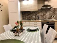 A kitchen or kitchenette at MIMI'S HOME casa per vacanze