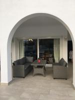 A seating area at Roche Pinos Verdes