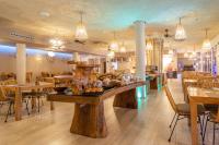 Reštaurácia alebo iné gastronomické zariadenie v ubytovaní Tarifa Lances by QHotels