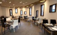 Reštaurácia alebo iné gastronomické zariadenie v ubytovaní Hostal Hispano