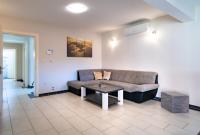Posezení v ubytování Apartment in Lopar with balcony, air conditioning, WiFi, washing machine (4885-1)
