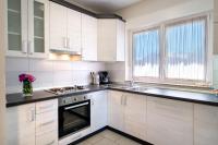 Kuchyň nebo kuchyňský kout v ubytování Apartment in Lopar with balcony, air conditioning, WiFi, washing machine (4885-1)