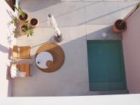 Balkón alebo terasa v ubytovaní SUITES 9 MALAGA, three unique suites with private plunge pool
