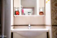 A bathroom at The Pearl Apartment Varna