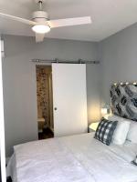 Postel nebo postele na pokoji v ubytování GATU PREMIUM La Casa del Arco con wifi, aire acc, terraza ," Preferente mayores de 25 años y familias "
