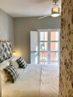 Postel nebo postele na pokoji v ubytování GATU PREMIUM La Casa del Arco con wifi, aire acc, terraza ," Preferente mayores de 25 años y familias "