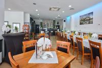 Reštaurácia alebo iné gastronomické zariadenie v ubytovaní Aparthotel Lumen