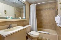 Quality Inn Boardwalkにあるバスルーム