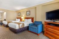Quality Inn Boardwalkにあるテレビまたはエンターテインメントセンター