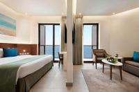 Postel nebo postele na pokoji v ubytování Wyndham Garden Ajman Corniche