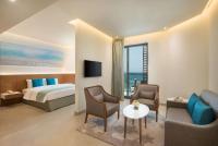 Postel nebo postele na pokoji v ubytování Wyndham Garden Ajman Corniche