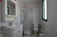 Kúpeľňa v ubytovaní Apartment Shanti Lara sea views Punta Mujeres by PVL