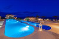 Bazén v ubytovaní Strofilia Authentic Villas alebo v jeho blízkosti