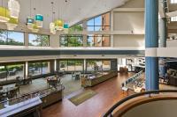 Turf Valley图尔夫谷度假村的大楼大堂的顶部景色