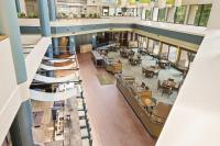 Turf Valley图尔夫谷度假村的大楼大堂的顶部景色