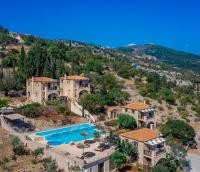 Bazén v ubytovaní Strofilia Authentic Villas alebo v jeho blízkosti