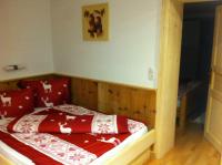 A bed or beds in a room at Migglwieshof