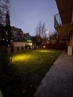 Vonkajšia záhrada v ubytovaní Apartament ONE ogródek i parking