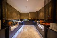 A kitchen or kitchenette at abba Sevilla