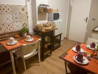 A kitchen or kitchenette at B&B Maggiore 58