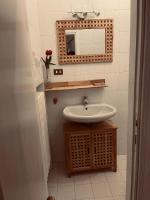 A bathroom at B&B Maggiore 58