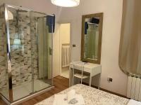 A bathroom at B&B Maggiore 58
