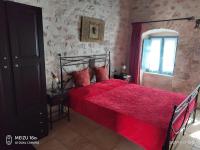 Postel nebo postele na pokoji v ubytování Petrounis Hotel