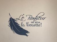 a drawing of a feather with the words be fabulous exit souls to couture at Chambres d&#39;hôtes les Etoiles in Mareugheol