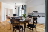 Kuchnia lub aneks kuchenny w obiekcie Sanhaus Apartments - CHOPINA 13 - apartamenty w centrum, 5 minut od plaży i deptaka