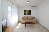 Televízia a/alebo spoločenská miestnosť v ubytovaní Apartments Mohar II