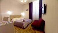 Televízia a/alebo spoločenská miestnosť v ubytovaní Medulić Palace Rooms & Apartments