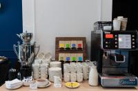 Příslušenství pro přípravu čaje a kávy v ubytování Hotel Tulip Residences Warsaw Targowa