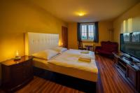 Postel nebo postele na pokoji v ubytování Valnovka Wellness Hotel