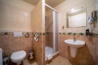 Koupelna v ubytování Valnovka Wellness Hotel