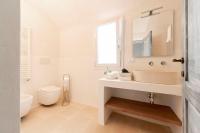 A bathroom at Trullo Lillo