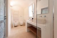 A bathroom at Trullo Lillo