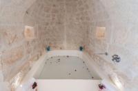 A bathroom at Trullo Lillo