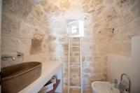 A bathroom at Trullo Lillo