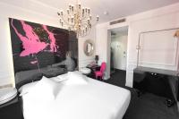 Łóżko lub łóżka w pokoju w obiekcie Posada del Dragón Boutique Hotel