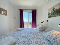 A bed or beds in a room at Casa Lovisa Private Pool Casasol