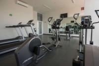 Microtel Inn & Suites by Wyndham Guadalajara Surにあるフィットネスセンターまたはフィットネス設備