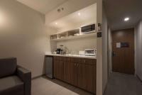 Microtel Inn & Suites by Wyndham Guadalajara Surにあるキッチンまたは簡易キッチン