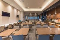 Microtel Inn & Suites by Wyndham Guadalajara Surにあるレストランまたは飲食店