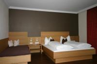 Łóżko lub łóżka w pokoju w obiekcie Hotel Herzblut - Joker card included in summer