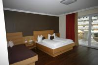 Łóżko lub łóżka w pokoju w obiekcie Hotel Herzblut - Joker card included in summer