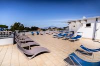 Basen w obiekcie Hotel La Pergola lub w pobliżu